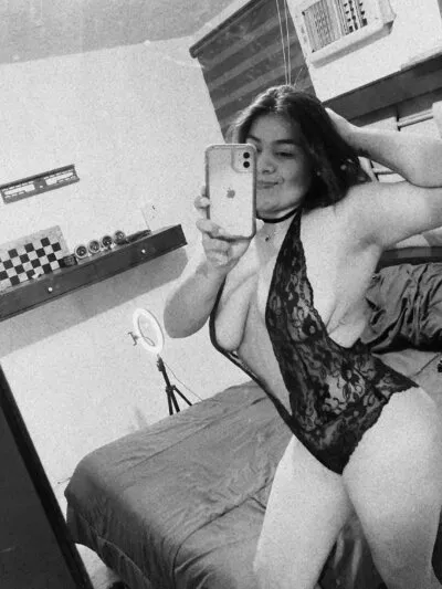 Live sex webcam photo for YatzilCruz #275429688