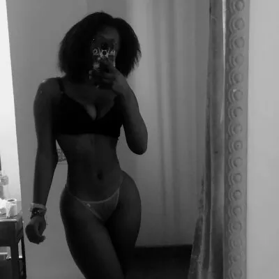 Live sex webcam photo for Yian_jackson #275422757