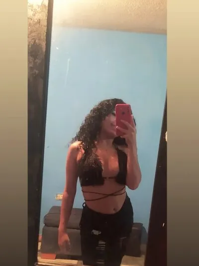 Live sex webcam photo for YuliehtM #275637010