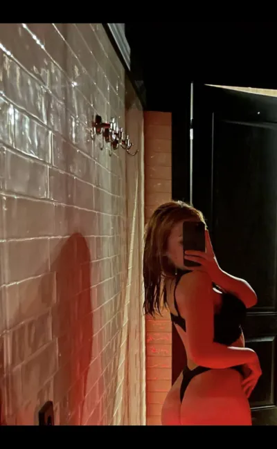 Live sex webcam photo for Yung_Lily #275471578