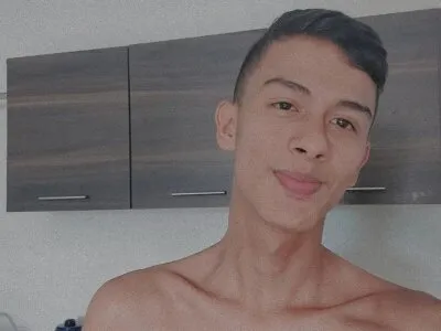 Live sex webcam photo for alex_princes2 #275621064