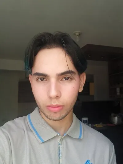 Live sex webcam photo for axl_goodboy #275640425