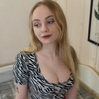 Live sex webcam photo for blondiellie #277084937