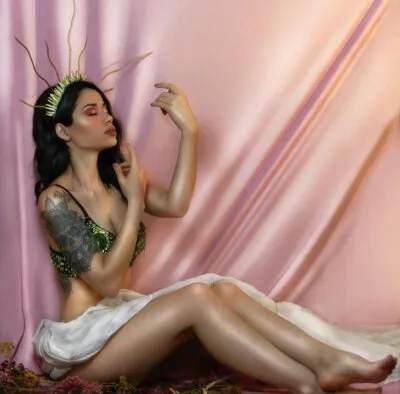 Live sex webcam photo for chloee_wood #275454422