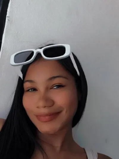 Live sex webcam photo for cristal_kiss23 #275489757