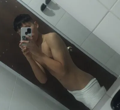Live sex webcam photo for elian_rouse #275443913