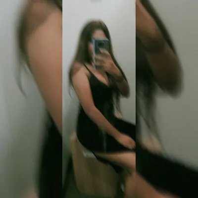 Live sex webcam photo for ellelicious19 #275517518
