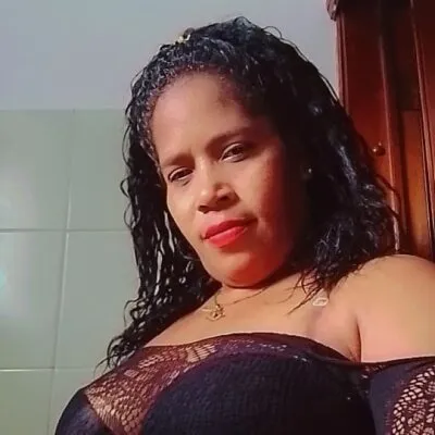 Live sex webcam photo for emerald_queen #275634746