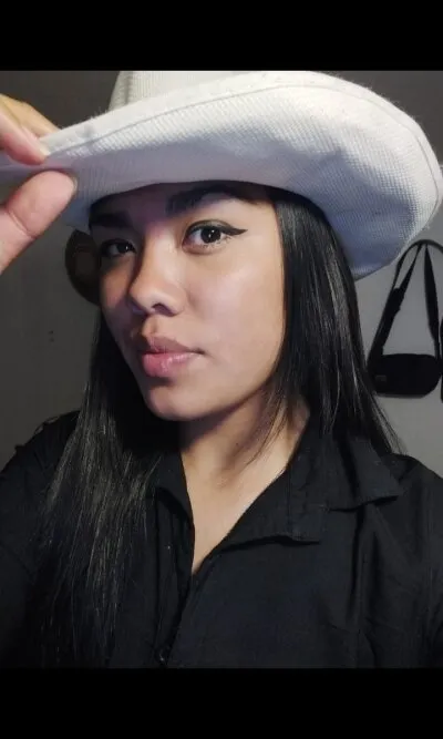 Live sex webcam photo for emmily_miles #275676219