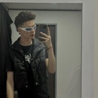 Live sex webcam photo for expenser_201 #277600799