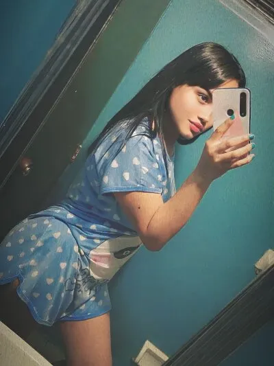 Live sex webcam photo for gema_28 #275455367