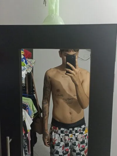 Live sex webcam photo for golden_couple19 #275688364