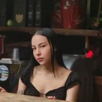 Live sex webcam photo for hillary_well1 #277376605