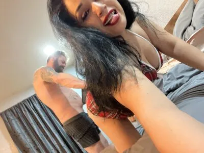 Live sex webcam photo for johnnyandjune #275471539