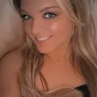 Live sex webcam photo for kellynicolexoxo95 #277677573