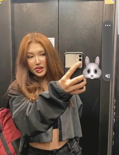 Live sex webcam photo for lo_youn #275436210