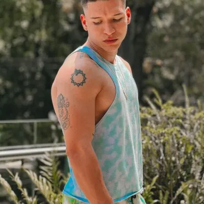 Live sex webcam photo for lucas_simone_ #275429818