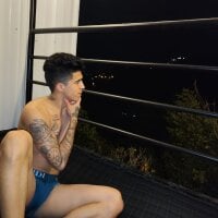 Live sex webcam photo for luchito_24 #277969360