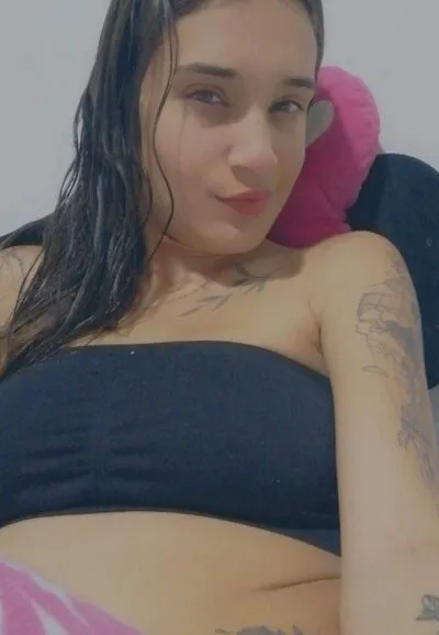 Live sex webcam photo for luisa390 #275425136