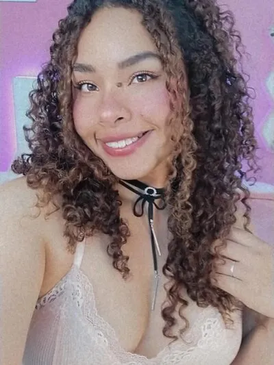 Live sex webcam photo for mia_lennox1 #275571560