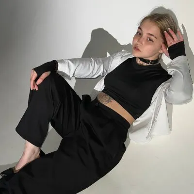 Live sex webcam photo for minaparkerson #275592885