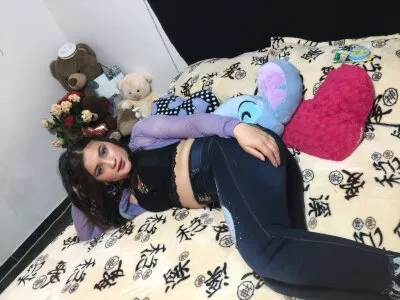 Live sex webcam photo for peegggy_fun #275467072