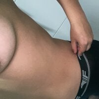 Live sex webcam photo for pimentinha2 #277599304