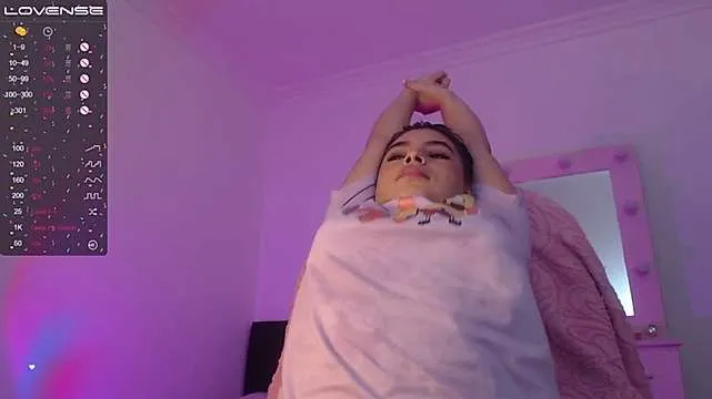 Live sex webcam photo for rose_22_ #273217382