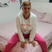 Live sex webcam photo for sandra_1996 #277667067