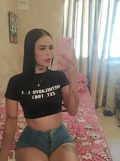Live sex webcam photo for sara_parrkeer_ #275694186