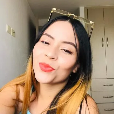 Live sex webcam photo for saraiii21 #275455560