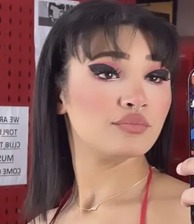 Live sex webcam photo for xherrxherry #275579067